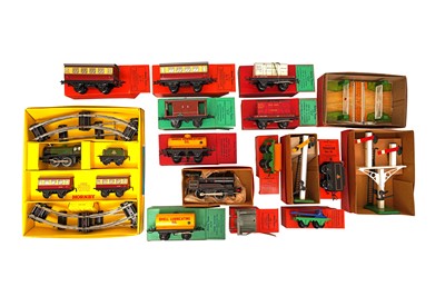Lot 307 - A GROUP OF BOXED HORNBY GAUGE O