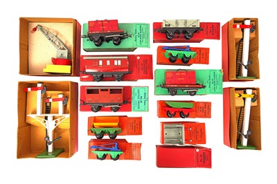 Lot 305 - A LARGE GROUP OF HORNBY GAUGE O