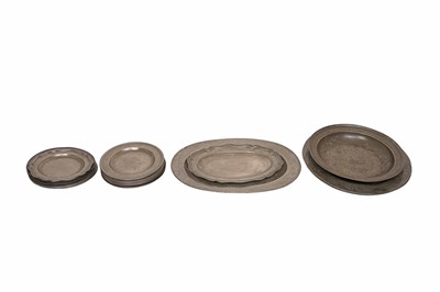 Lot 318 - A LARGE GROUP OF LATE 17TH CENTURY AND LATER PEWTER PLATES, CHARGERS, AND PLATTERS