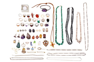 Lot 66 - A GROUP OF JEWELLERY