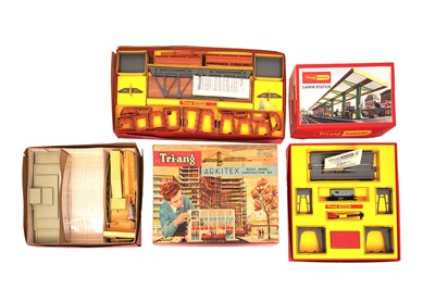 Lot 299 - A TRIANG HORNBY R5083 TERMINUS THROUGH STATION