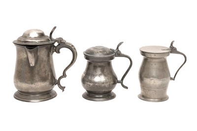 Lot 315 - A LATE 18TH CENTURY DOME LIDDED PEWTER QUART TANKARD