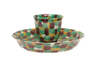 Lot 272 - A CHINESE 'EGG AND SPINACH' CUP AND SAUCER