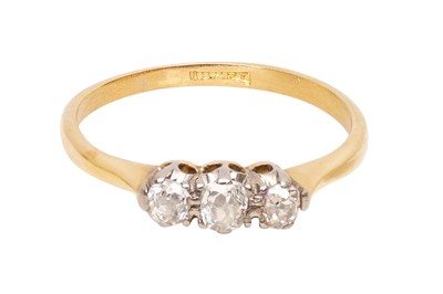 Lot 8 - A THREE-STONE DIAMOND RING