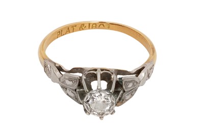 Lot 9 - A SINGLE-STONE DIAMOND RING