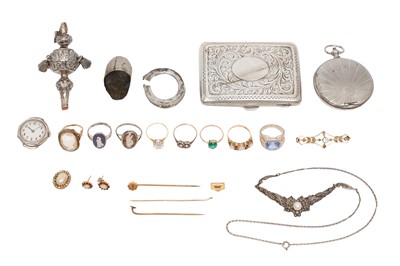 Lot 50 - A GROUP OF GOLD AND SILVER MISCELLANOUS ITEMS