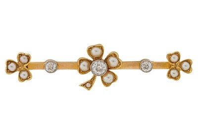 Lot 29 - A PEARL AND DIAMOND BROOCH