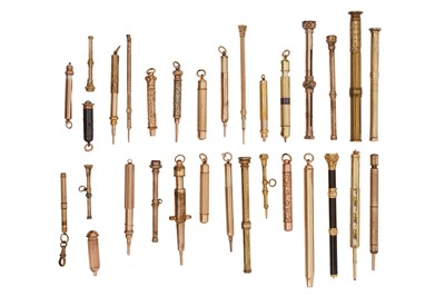 Lot 96 - A LARGE MIXED GROUP OF ASSORTED GILT METAL PROPELLING AND OTHER EXAMPLES