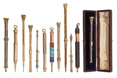 Lot 95 - A GROUP OF TWELVE VICTORIAN AND LATER PROPELLING PENCILS