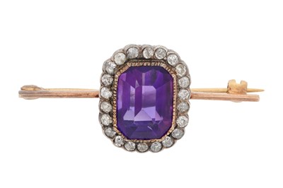 Lot 306 - AN AMETHYST AND DIAMOND CLUSTER BROOCH