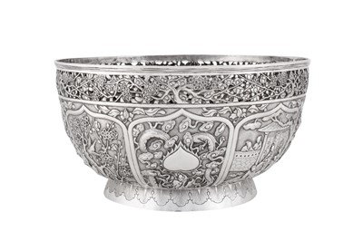 Lot 278 - A large late 19th / early 20th century Chinese export silver bowl, Canton circa 1900, retailed by On Hing