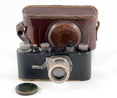 Lot 252 - Late Leica 1A with 50mm f2.5 Hektor Lens.