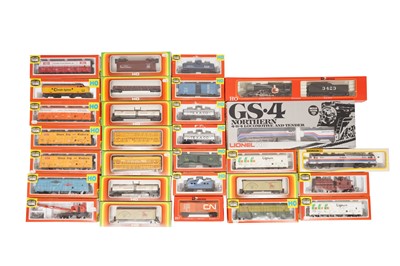 Lot 311 - A LARGE GROUP OF HO GAUGE AMERICAN OUTLINE LOCOMOTIVES & ROLLING STOCK