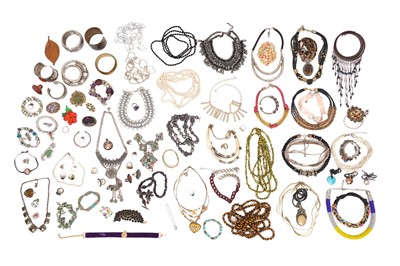 Lot 65 - A COLLECTION OF SILVER AND COSTUME JEWELLERY