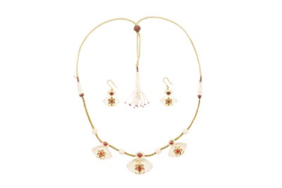Lot 87 - AN INDIAN JEWELLERY SET WITH DIAMOND AND RUBY