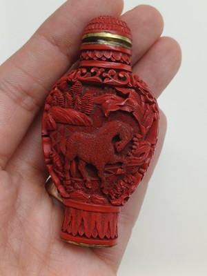 Lot 77 - A CHINESE CINNABAR LACQUER 'HORSES' SNUFF BOTTLE