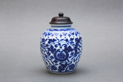 Lot 36 - A SMALL CHINESE BLUE AND WHITE ‘LOTUS' JAR AND WOOD COVER