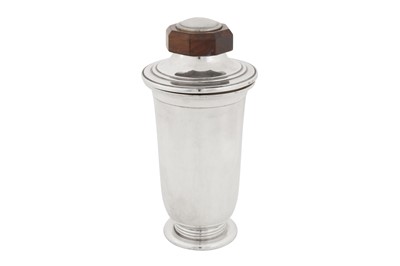 Lot 297 - An early 20th century Italian 800 standard silver cocktail shaker, Alessandria circa 1931-34 by Ricci and Co (est. 1931)