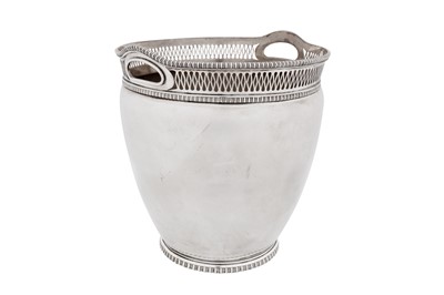 Lot 358 - A mid-20th century Italian 800 standard silver wine cooler, Milan 1954-68 by Massimo and Laura Illi (est. 1954)