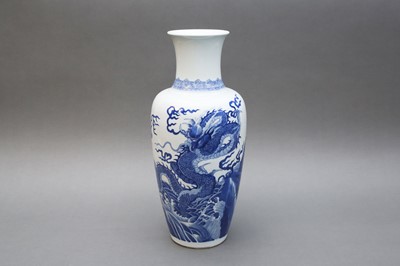 Lot 37 - A CHINESE BLUE AND WHITE 'DRAGON' VASE