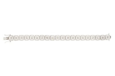 Lot 94 - A DIAMOND BRACELET