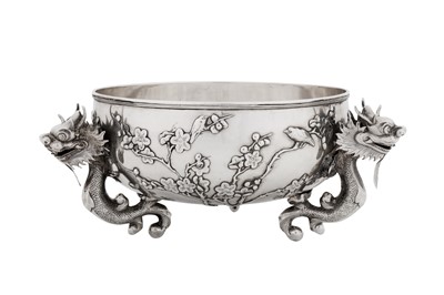 Lot 276 - An early 20th century Chinese export silver bowl, Shanghai dated 1914, marked Jia Ji, retailed by Luen Wo