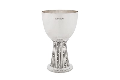 Lot 460 - An Elizabeth II modernist sterling silver goblet, Sheffield 1977 by Brian Asquith (1930-2008)