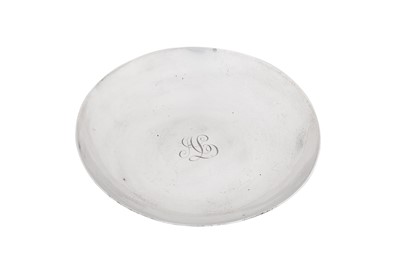 Lot 468 - An Elizabeth II sterling silver 'handmade' bowl or dish, London 1972 by Roy Albert Flewin (reg. 1959)