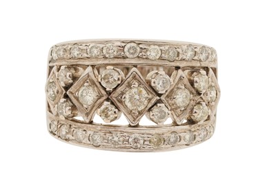 Lot 413 - A DIAMOND RING