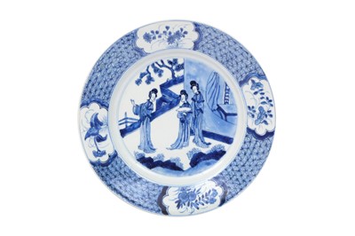 Lot 20 - A CHINESE BLUE AND WHITE 'LADIES' DISH