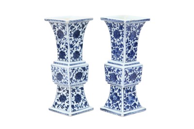 Lot 33 - A PAIR OF CHINESE BLUE AND WHITE BEAKER VASES, GU