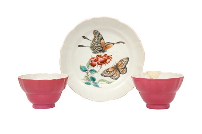 Lot 39 - A FINE CHINESE FAMILLE-ROSE 'RUBY BACK' DISH AND TWO CUPS
