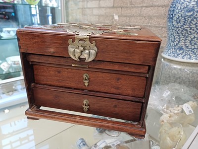 Lot 85 - λ A CHINESE HARDSTONE AND IVORY-INLAID WOOD VANITY BOX