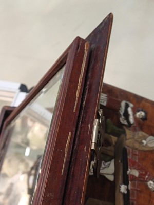 Lot 85 - λ A CHINESE HARDSTONE AND IVORY-INLAID WOOD VANITY BOX