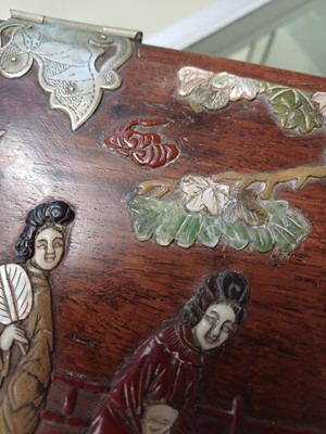 Lot 85 - λ A CHINESE HARDSTONE AND IVORY-INLAID WOOD VANITY BOX