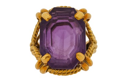 Lot 308 - AN AMETHYST RING