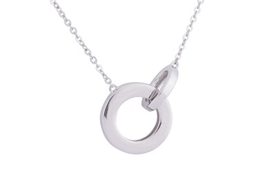 Lot 90 - A DIAMOND CIRCLE PENDANT NECKLACE