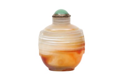Lot 978 - A CHINESE BANDED AGATE SNUFF BOTTLE