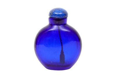 Lot 995 - A CHINESE DARK BLUE GLASS SNUFF BOTTLE