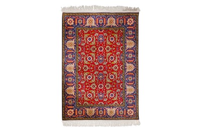 Lot 194 - A FINE WEST PERSIAN RUG
