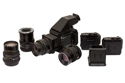 Lot 79 - A Mamiya RB67 Professional SD Medium Format SLR Camera Outfit