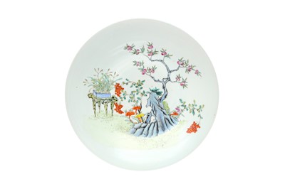 Lot 44 - A CHINESE FAMILLE-ROSE 'FRUIT AND FUNGUS' CHARGER