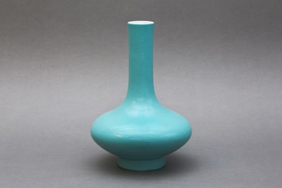 Lot 47 - A CHINESE MONOCHROME TURQUOISE-GLAZED VASE