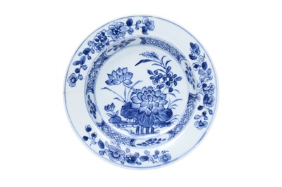 Lot 529 - A CHINESE EXPORT BLUE AND WHITE ‘LOTUS’ DISH