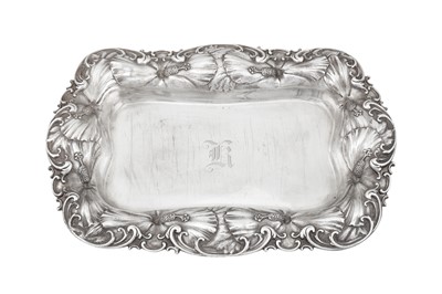 Lot 318 - An early 20th century American sterling silver bread tray, New York circa 1900 by Whiting