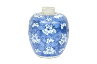 Lot 19 - A CHINESE BLUE AND WHITE 'PRUNUS' JAR