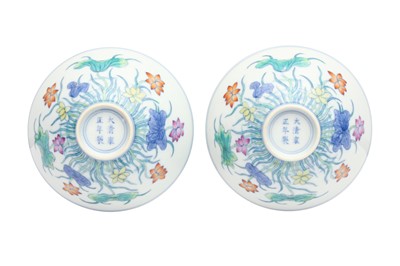Lot 40 - A PAIR OF CHINESE DOUCAI 'LOTUS POND' BOWLS