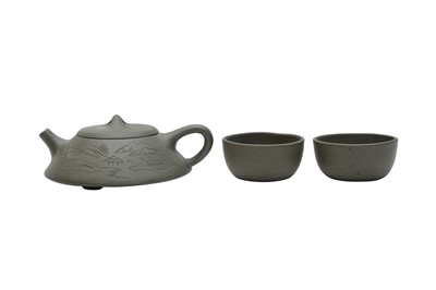 Lot 956 - A CHINESE SET OF YIXING GREEN 'LANDSCAPE' TEA POT AND CUPS