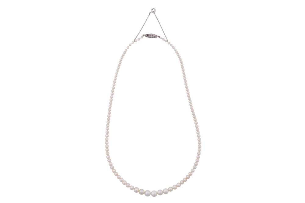 1 - A SINGLE-STRAND NATURAL PEARL NECKLACE