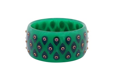 Lot 270 - MARK DAVIS l AN AMETHYST AND BAKELITE BANGLE